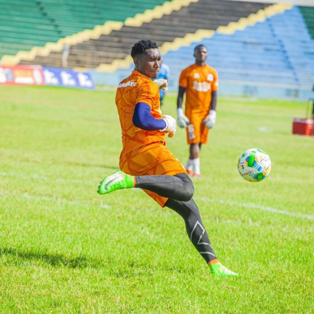 Yanga waachana na Khomeiny, macho yote kwa Yona Amosi 3 Cheza kama vile hakuna anayekutazama 🧤🧤 Toa uvivu upate mafanikio 🧤🧤 Upo tayali 👏👏Binadam
