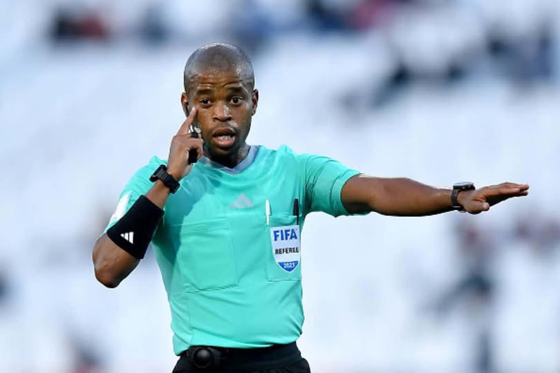Yanga SC Yaangukia kwa Refa Msauzi Kabla ya Mtihani Mgumu dhidi ya FAR Rabat 1 Yanga SC Yaangukia kwa Refa Msauzi Kabla ya Mtihani Mgumu dhidi ya FAR Rabat-www.sportsleo.co.tz