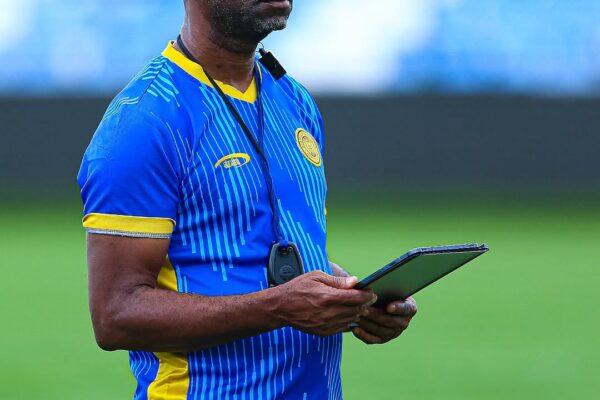 Azam FC Yamshitukia Ibenge: Uongozi Wagoma Kumwachia Kocha Kwa FAF Angola-www.sportsleo.co.tz