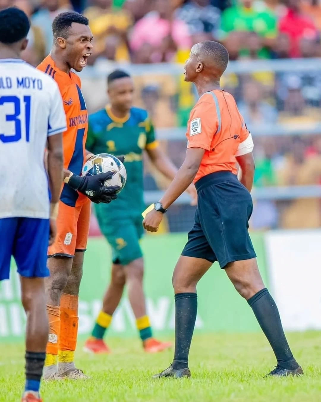 Simba SC, Yanga SC Zawaponza Marefa: Adhabu Kali Zatolewa na TPLB 5 541385289 18093554770671692 624115776984375687 n