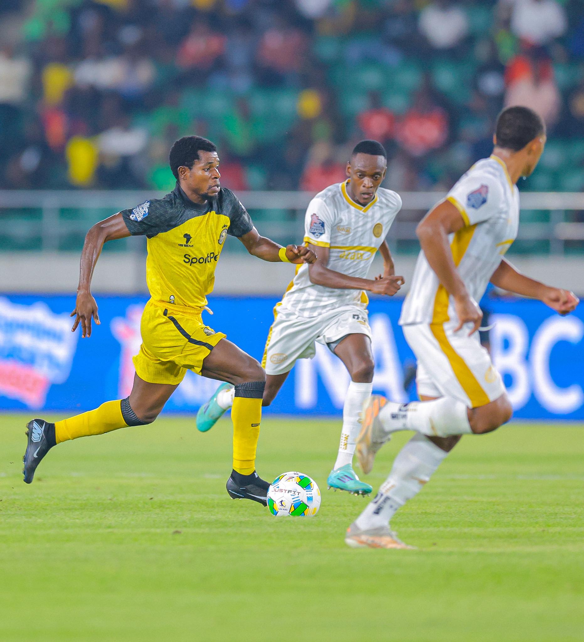 Yanga SC, Azam FC Zatoka Sare 0-0: Mchezo Mkali Wamalizika Bila Mabao Ligi Kuu Tanzania Bara 1 Yanga SC, Azam FC Zatoka Sare 0-0: Mchezo Mkali Wamalizika Bila Mabao Ligi Kuu Tanzania Bara