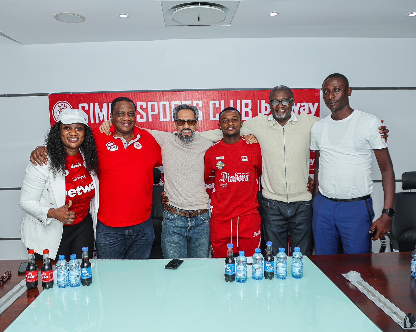 Mpanzu Asaini Mkataba Mpya Simba SC na Kuzima Uvumi wa Kuondoka 6 655214925 18546513634071034 5967469234377282258 n 1 1