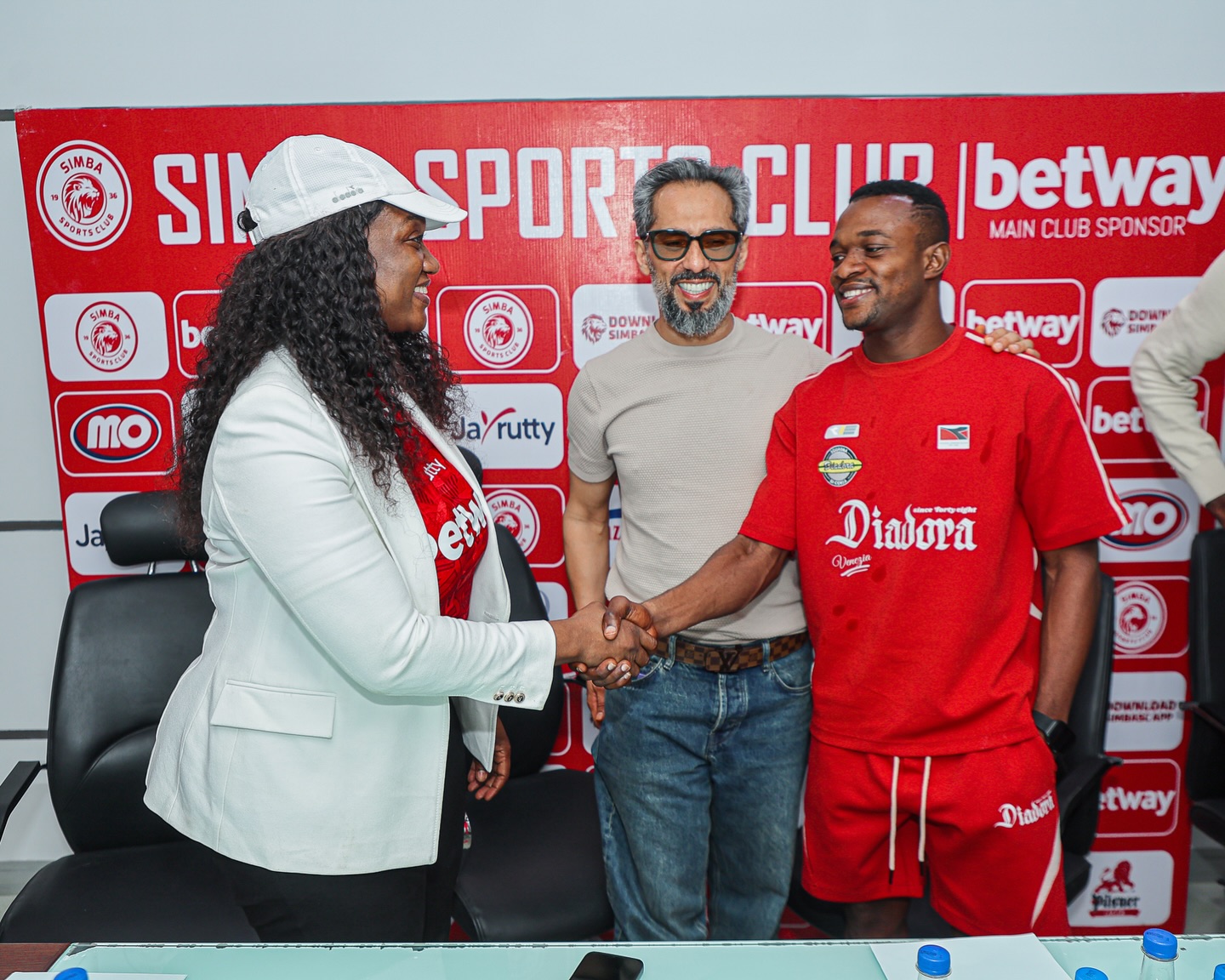 Mpanzu Asaini Mkataba Mpya Simba SC na Kuzima Uvumi wa Kuondoka 5 656682450 18546513670071034 8862749937192861850 n