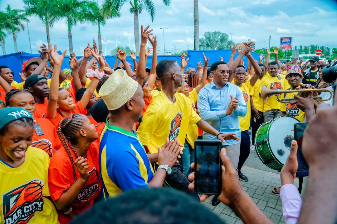 WAZIRI MAKONDA AKABIDHI BENDERA KWA DAR CITY KUIWAKILISHA NCHI LIGI YA AFRIKAWaziri wa Utamadun 2