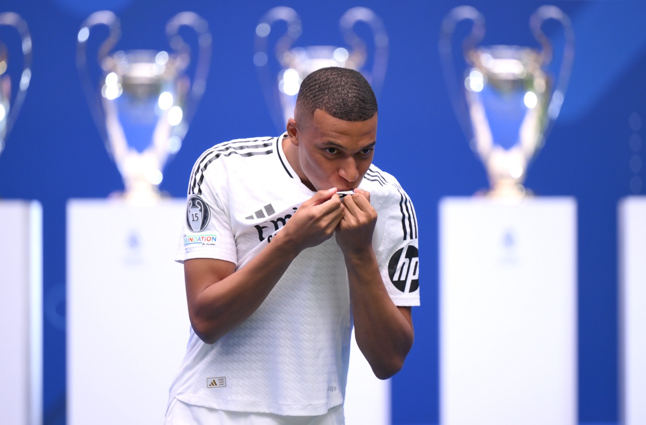 Kylian Mbappe Thamani Yake 2026: Safari ya Gwiji, Mshahara, na Utajiri Wake Kamili - sportsleo.co.tz