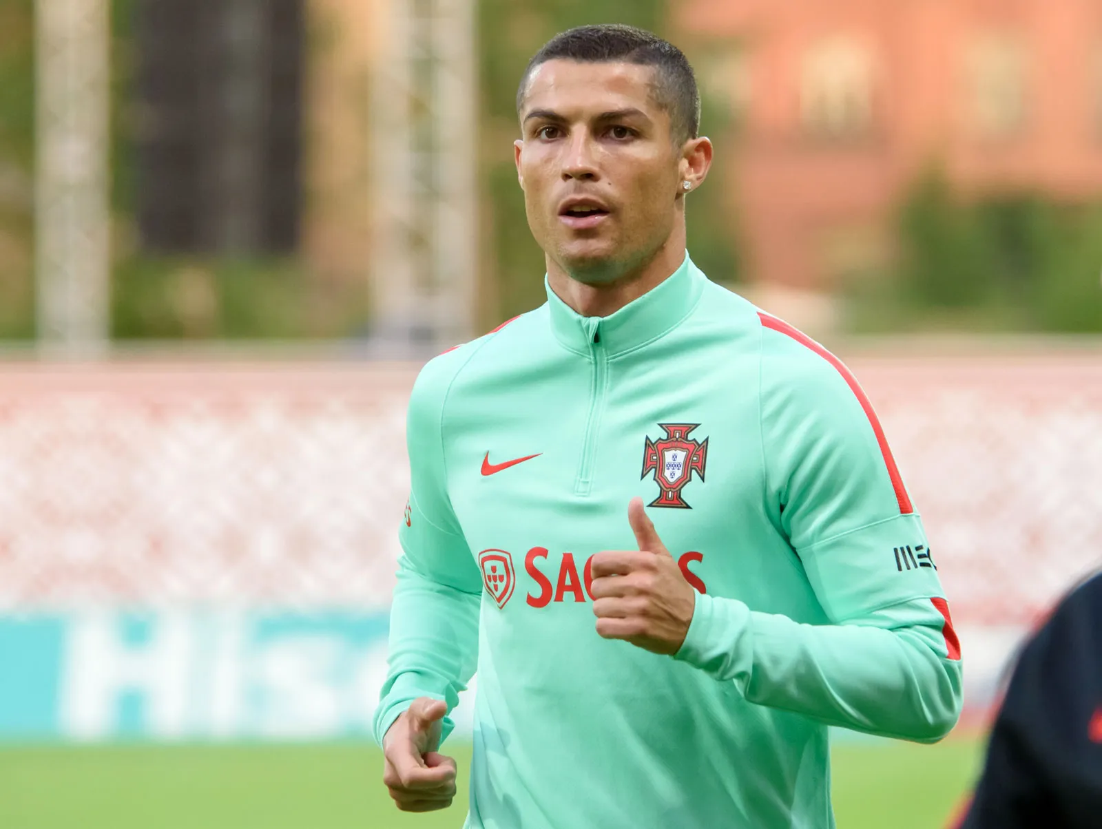 Cristiano Ronaldo Thamani Yake 2026: Mwongozo Kamili wa Utajiri, Mafanikio na Maisha ya CR7 2 Cristiano Ronaldo Thamani Yake 2026: Mwongozo Kamili wa Utajiri, Mafanikio na Maisha ya CR7 - sportsleo.co.tz