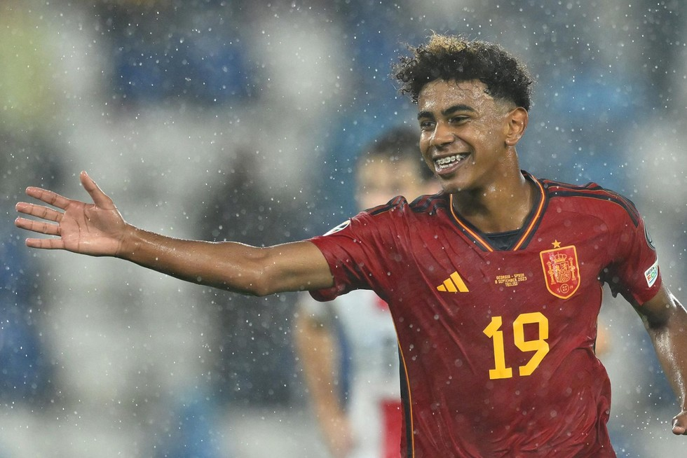 Lamine Yamal Thamani Yake 2026: Safari, Mafanikio, na Utajiri wa Nyota huyu wa Barcelona 3 Lamine Yamal Thamani Yake 2026: Safari, Mafanikio, na Utajiri wa Nyota huyu wa Barcelona - sportsleo.co.tz