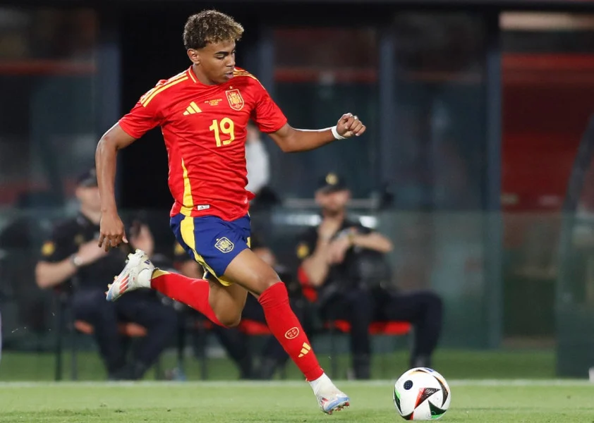 Lamine Yamal Thamani Yake 2026: Safari, Mafanikio, na Utajiri wa Nyota huyu wa Barcelona 4 Lamine Yamal Thamani Yake 2026: Safari, Mafanikio, na Utajiri wa Nyota huyu wa Barcelona - sportsleo.co.tz