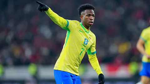 Vinícius Júnior Thamani Yake 2026: Utajiri, Mshahara, na Safari ya Mafanikio ya Supastaa huyu wa Real Madrid 4 Vinícius Júnior Thamani Yake 2026: Utajiri, Mshahara, na Safari ya Mafanikio ya Supastaa huyu wa Real Madrid - sportsleo.co.tz