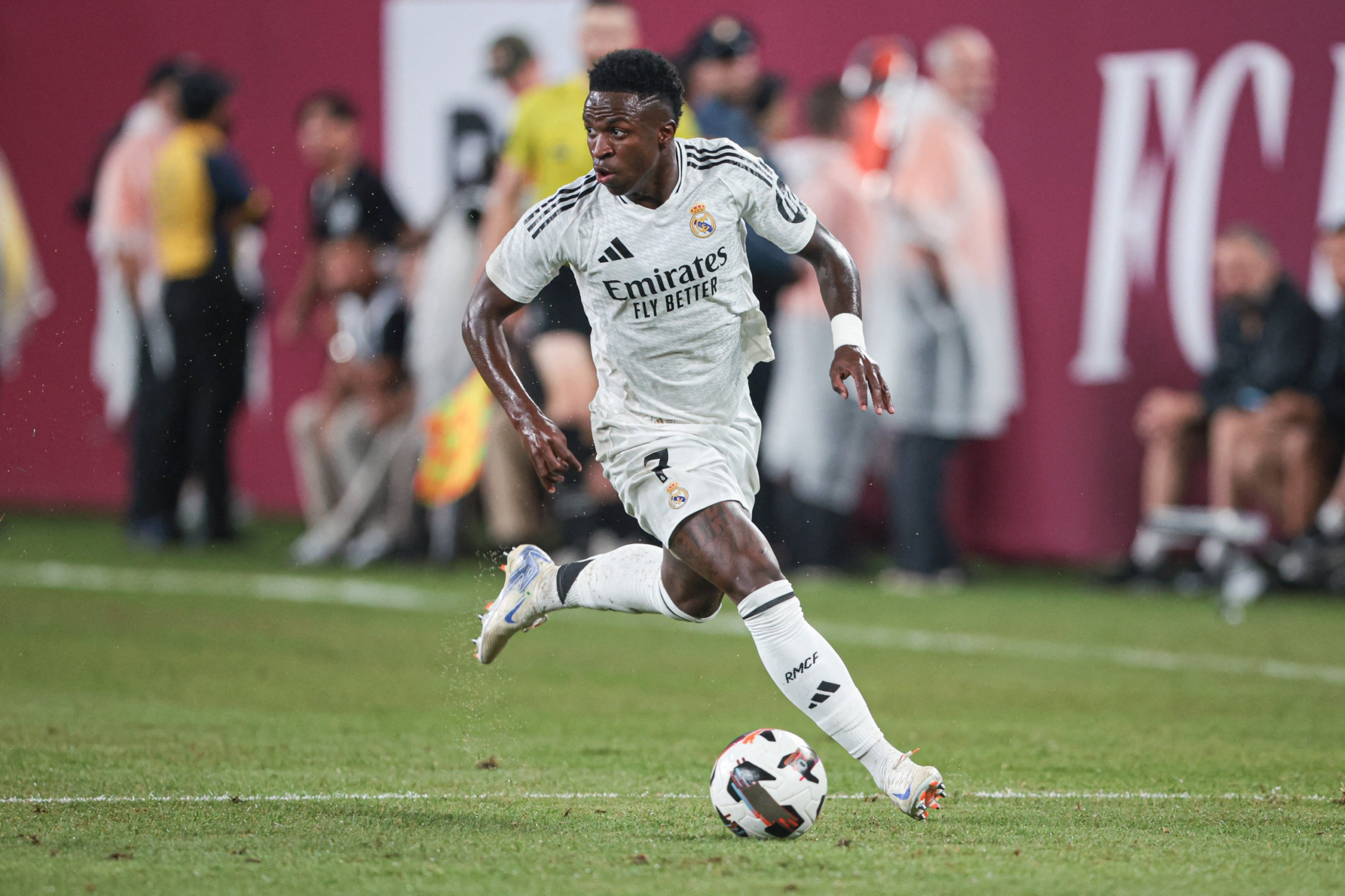 Vinícius Júnior Thamani Yake 2026: Utajiri, Mshahara, na Safari ya Mafanikio ya Supastaa huyu wa Real Madrid 2 Vinícius Júnior Thamani Yake 2026: Utajiri, Mshahara, na Safari ya Mafanikio ya Supastaa huyu wa Real Madrid - sportsleo.co.tz