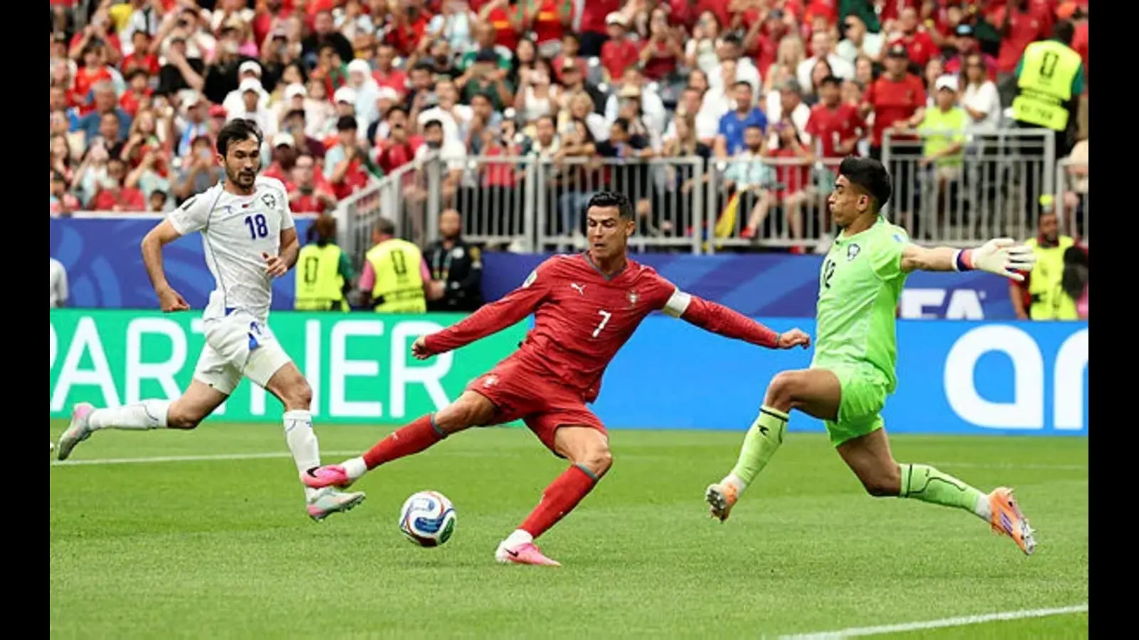 Ronaldo Apiga Mbili, Portugal Yaifumua Uzbekistan 5-0 2 Ronaldo Apiga Mbili, Portugal Yaifumua Uzbekistan 5-0