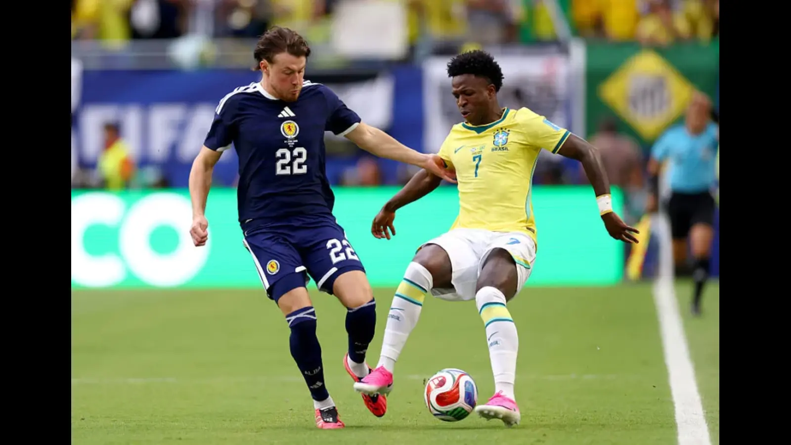 Vinicius aipa alama tatu Brazil, Selecao yatinga hatua ya mtoano kwa kishindo