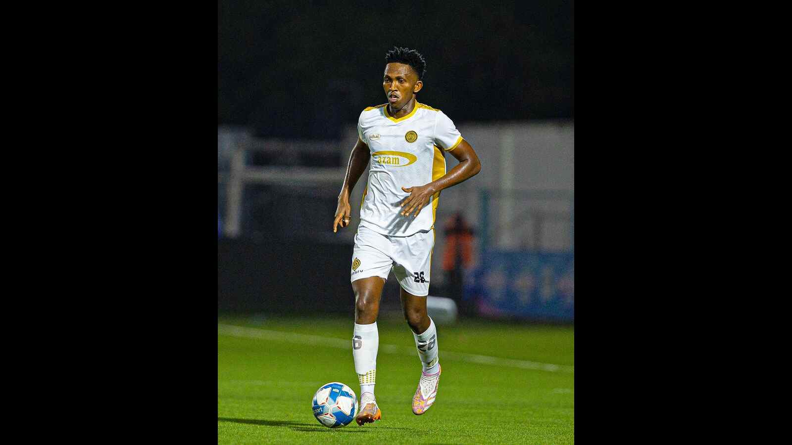 Mtasingwa Ajiunga na Kaizer Chiefs Rasmi Kutoka Azam FC, Aweka Historia kwa Wachezaji wa Tanzania