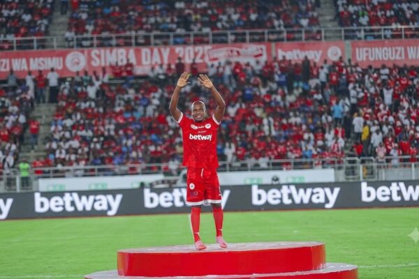 Mzamiru Aondoka Rasmi Simba SC:Kiungo Huyo Aaga Baada ya Miaka Tisa ya Mafanikio Msimbazi